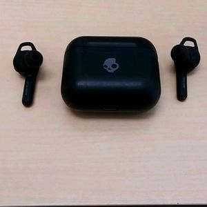 Authentic Skullcandy airbuds